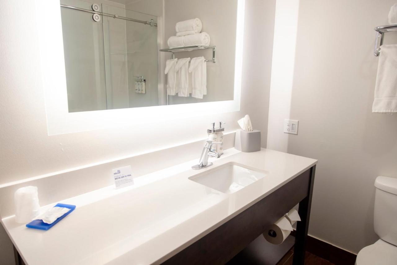 Holiday Inn Express Marshfield - Springfield Area By Ihg Экстерьер фото