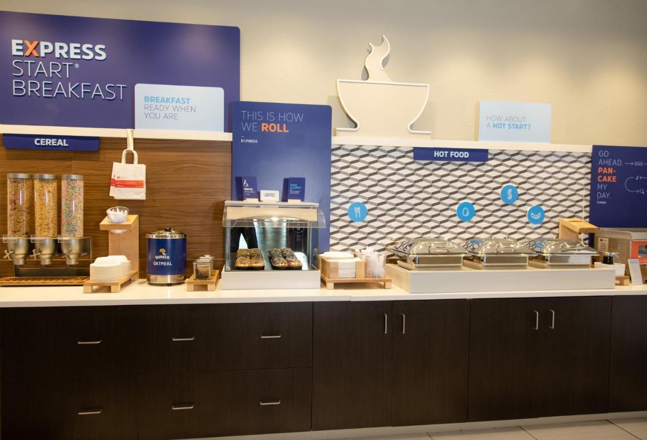Holiday Inn Express Marshfield - Springfield Area By Ihg Экстерьер фото