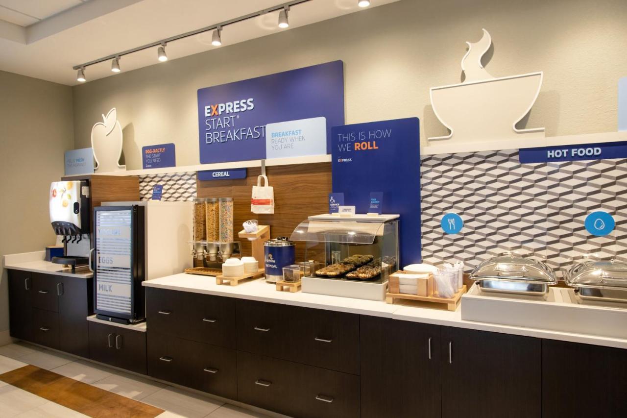 Holiday Inn Express Marshfield - Springfield Area By Ihg Экстерьер фото