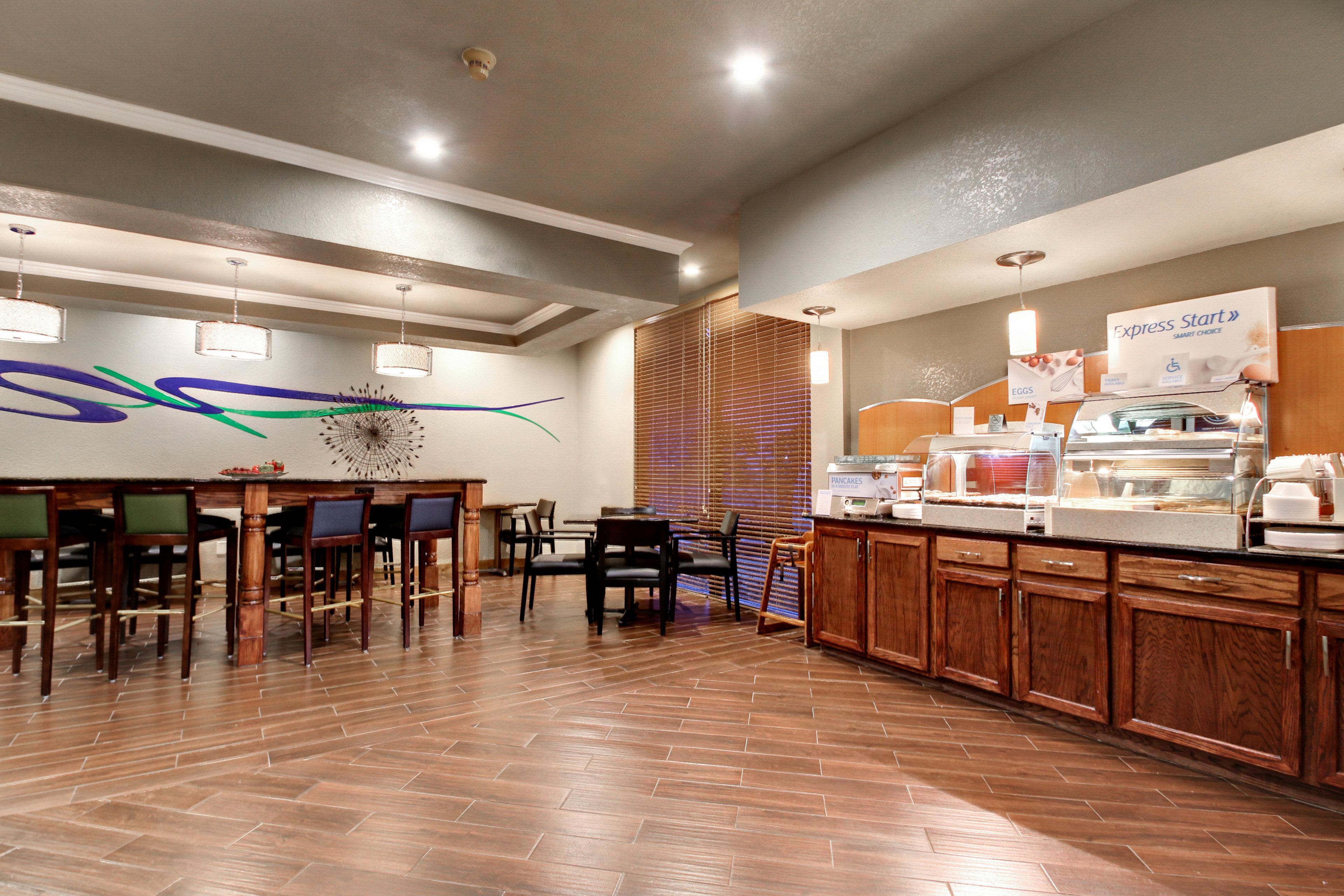 Holiday Inn Express Marshfield - Springfield Area By Ihg Экстерьер фото