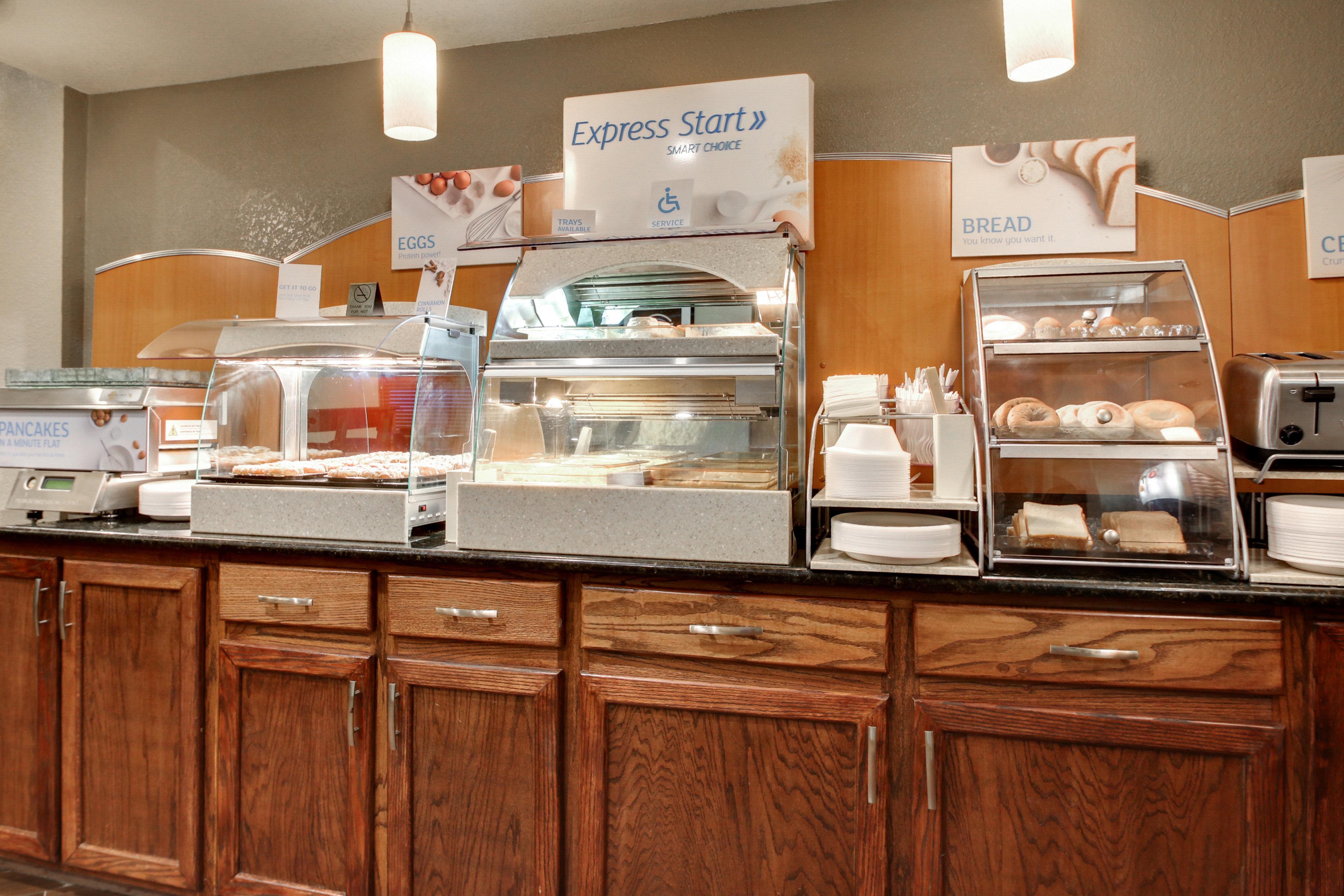 Holiday Inn Express Marshfield - Springfield Area By Ihg Экстерьер фото